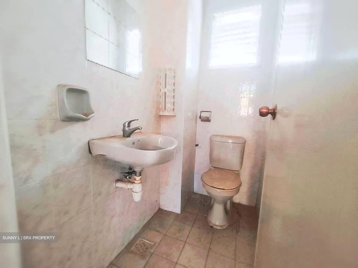 Sam Leong Road (D8), Shop House #589740941